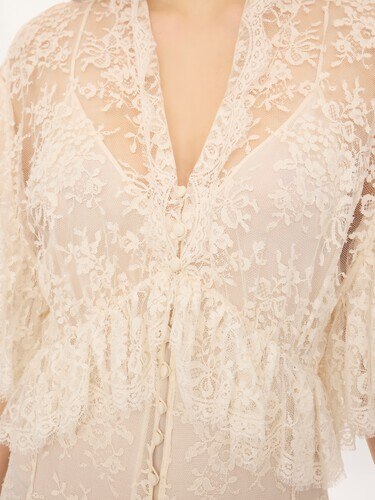 Long ruffled dress in lace - 8