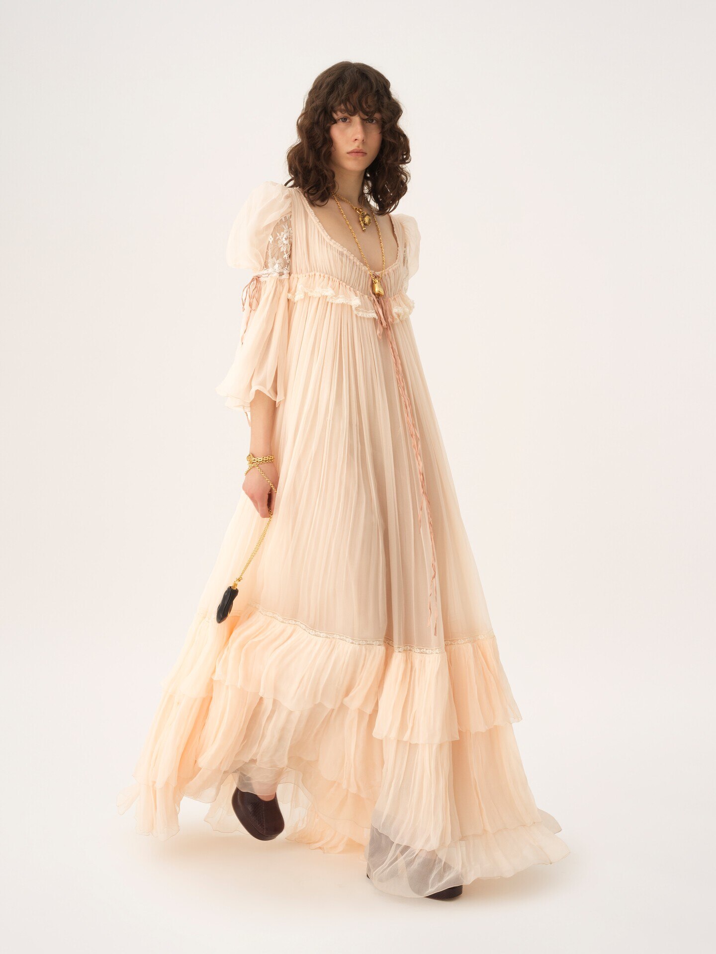 Vestido largo oversize con volantes de muselina de seda y encaje - 3