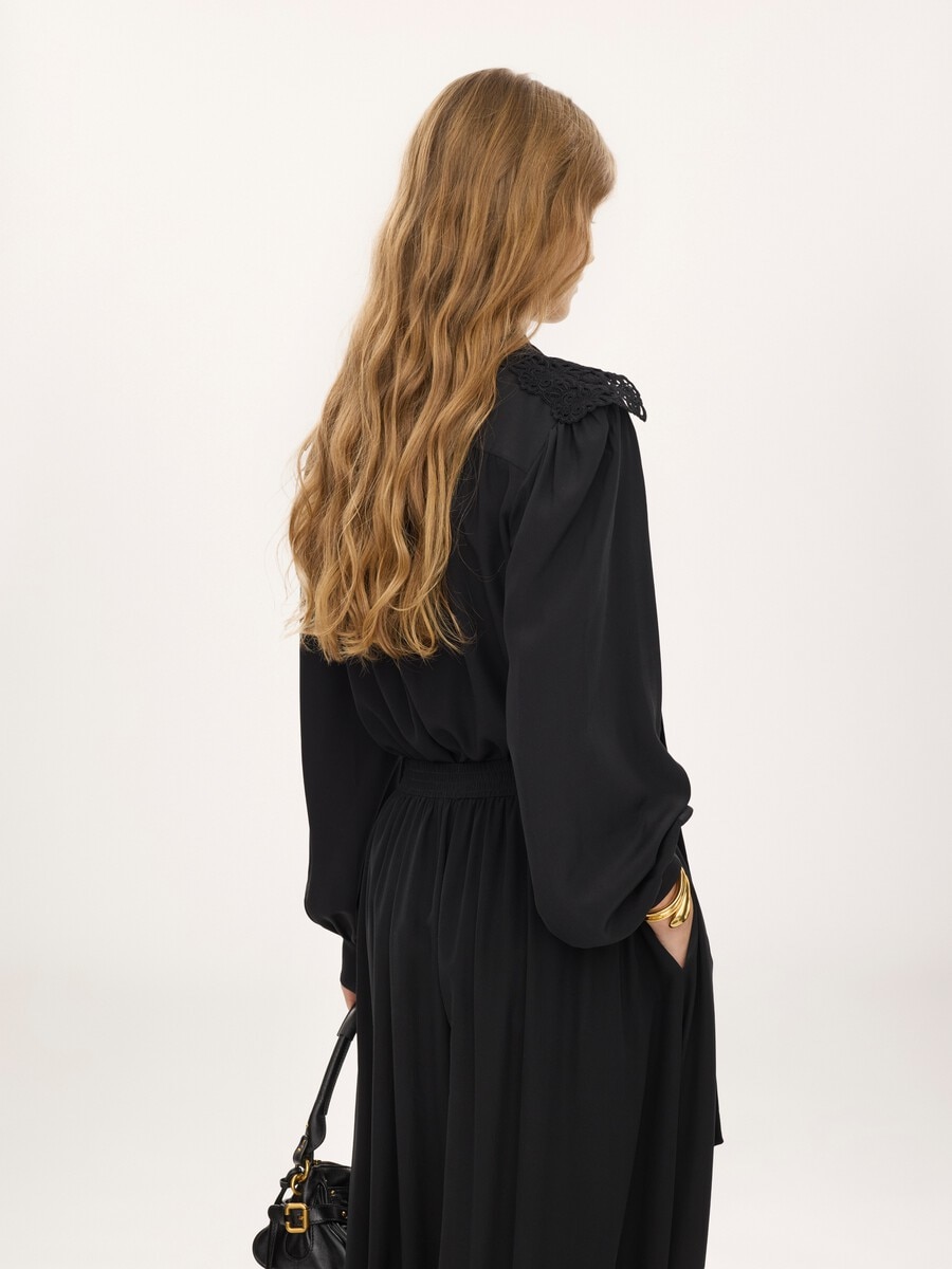 Blusa con pa&ntilde;uelo anudado fruncida de crep&eacute; de seda china con encaje - 4