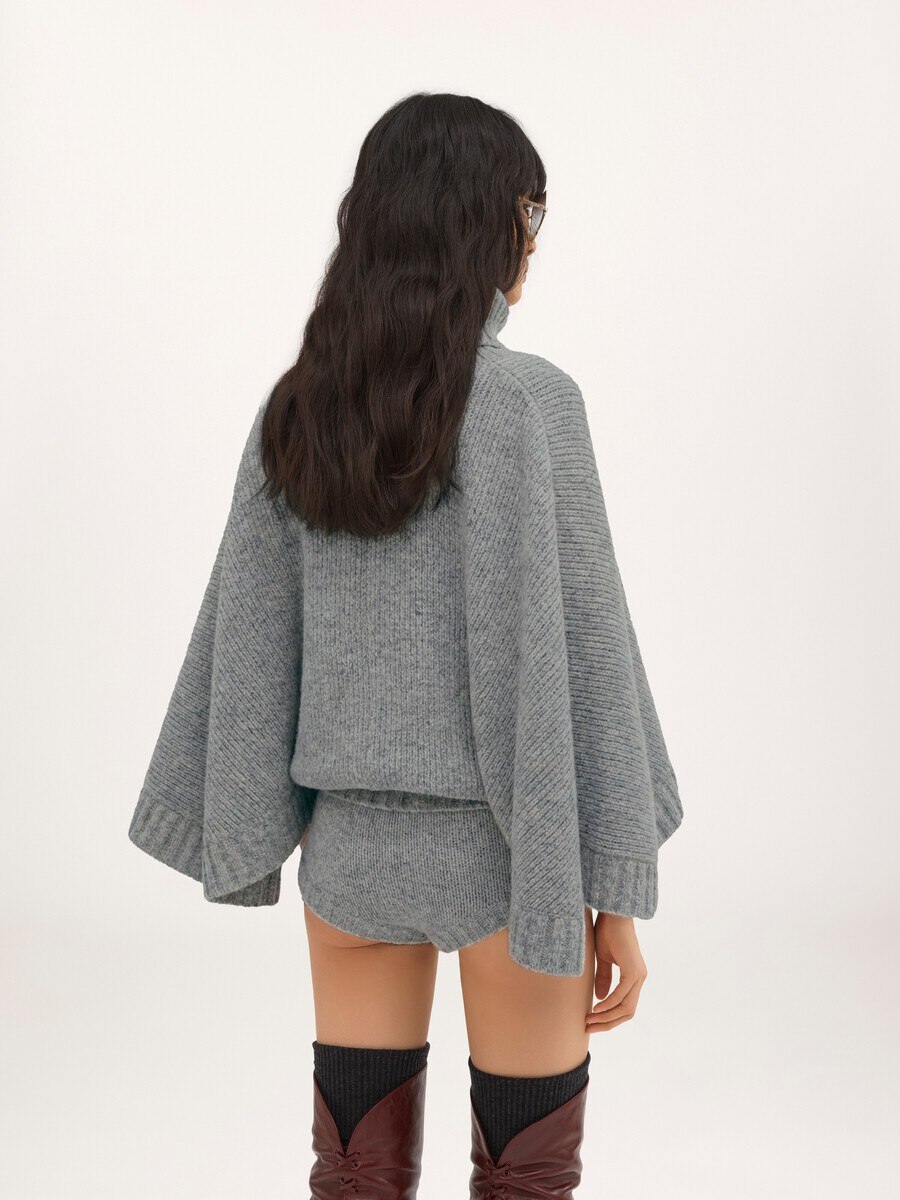 Short turtleneck cape in a wool & cashmere knit - 5