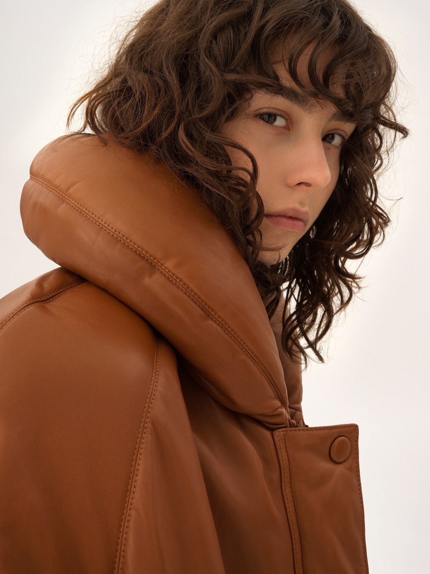 Long puffer coat in leather - 7