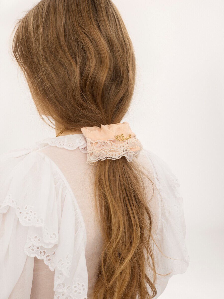 The Chlo&eacute; Poetic scrunchie in silk & lace - 3