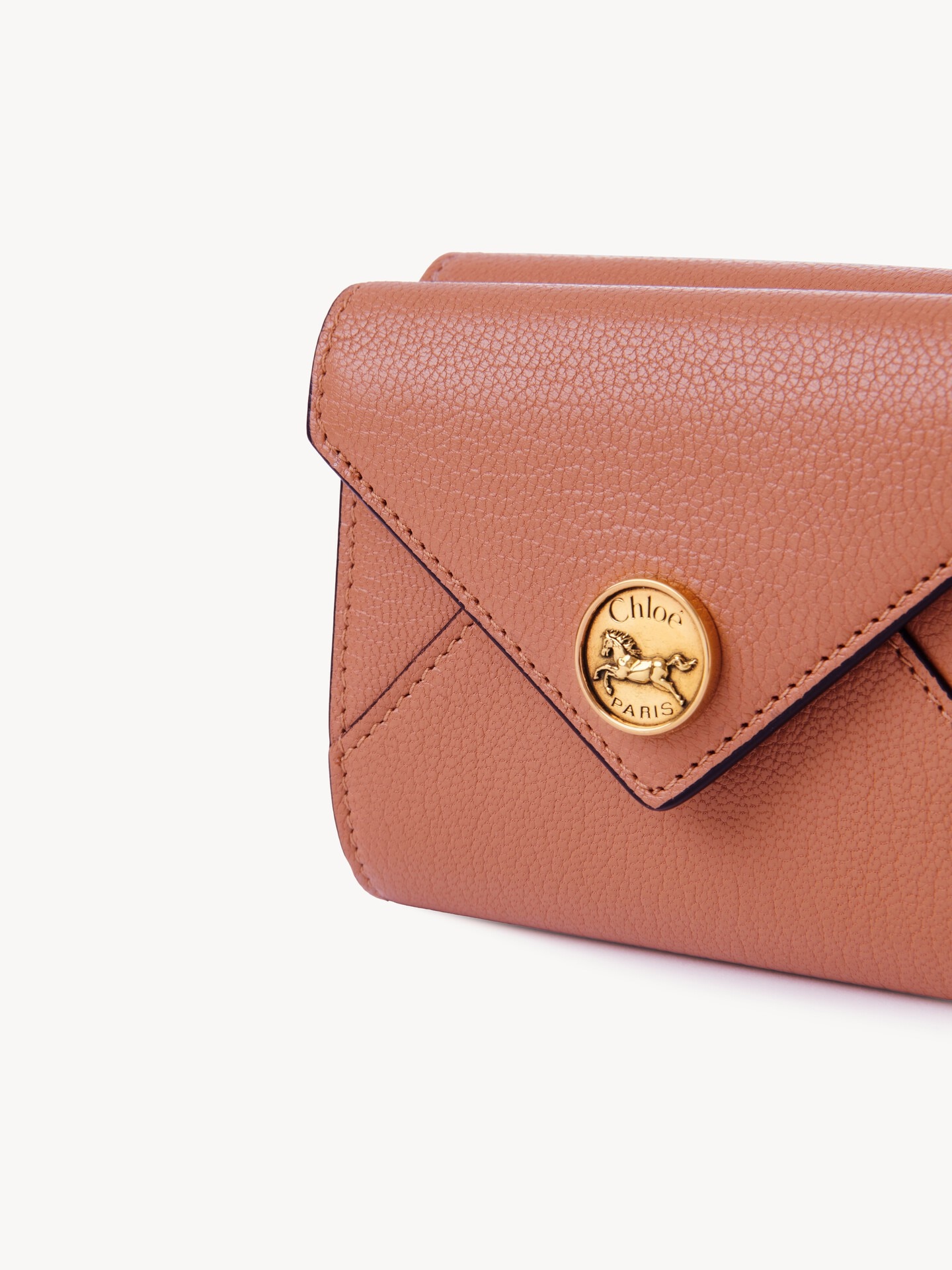 Kleines, dreifach klappbares Envelope Portemonnaie aus genarbtem Leder - 6