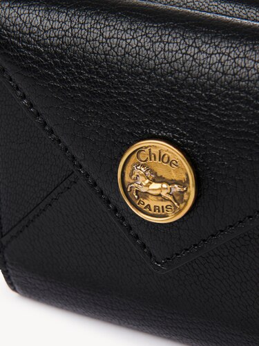 グレインレザー製Envelopeスモールトリフォールド ブラック - Chloé 