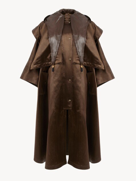 Manteau cape long &agrave; capuche en satin