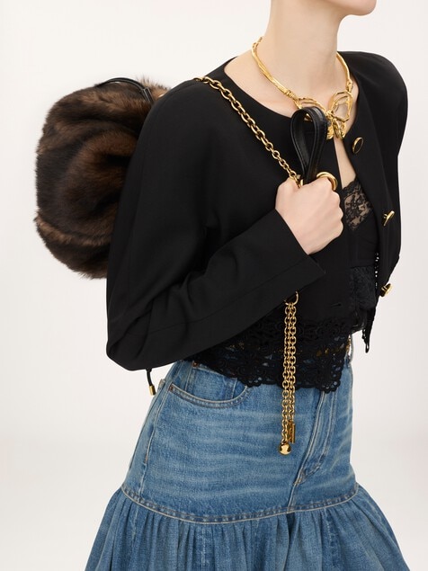 Chlo&eacute; Pliss&eacute; shoulder bag with chain in shearling