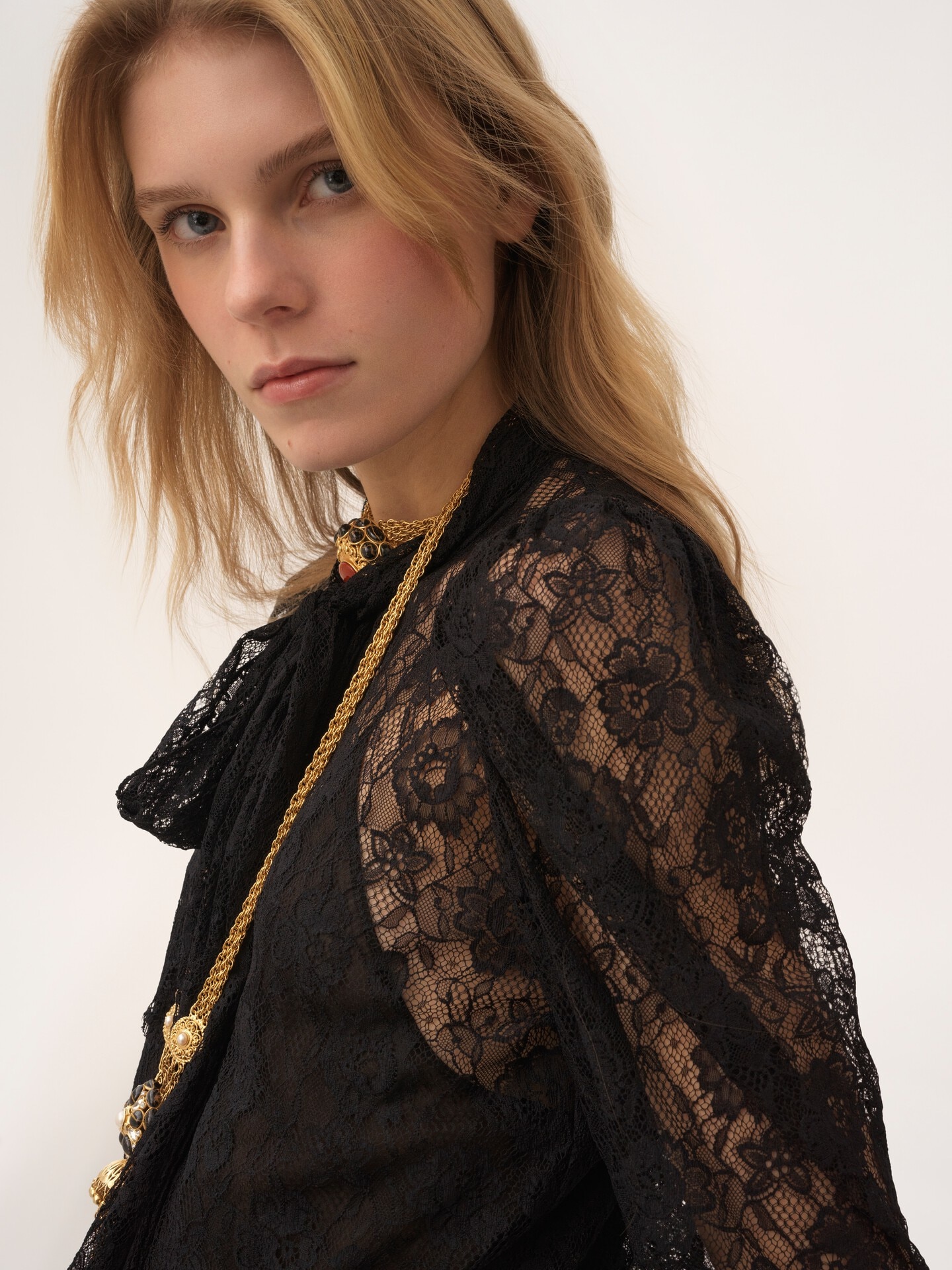 Top lavallière con mangas abullonadas de jacquard de encaje floral - 6