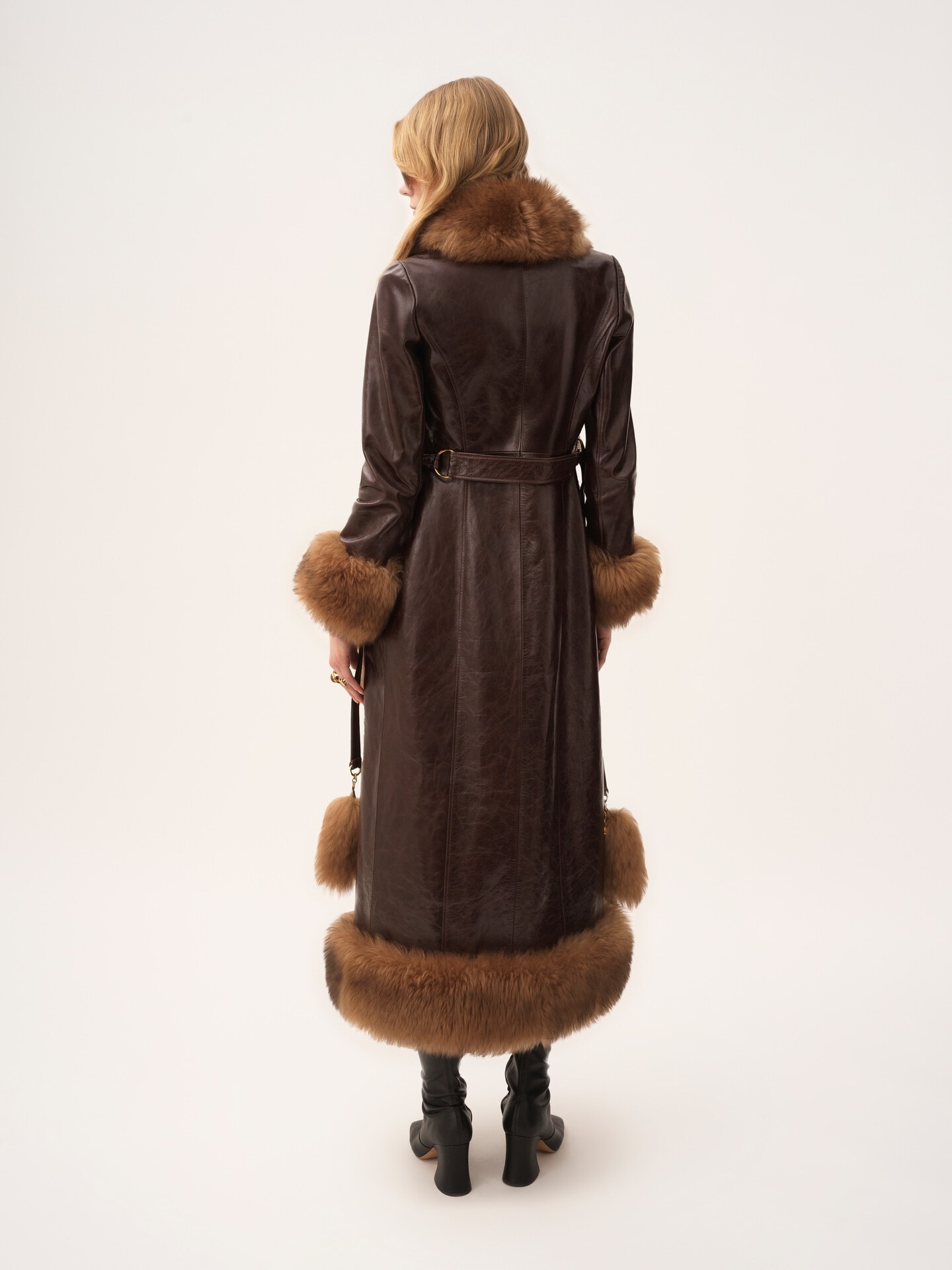 Long column coat in leather - 5
