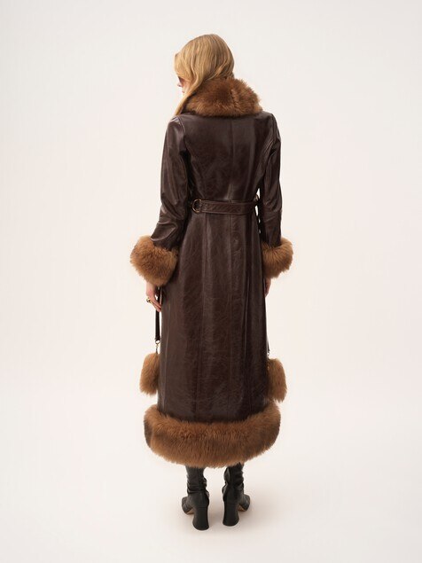 Long column coat in leather
