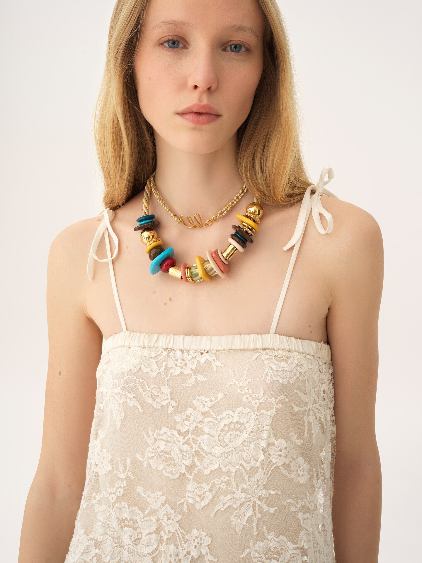 Vestido largo con tirantes finos de encaje bordado - 6