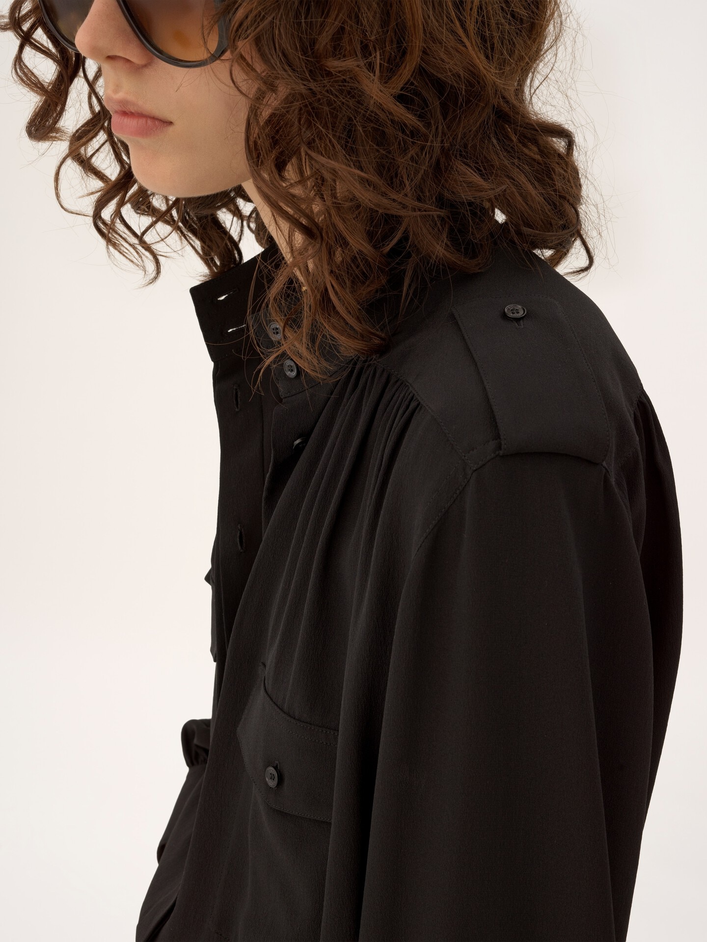 Blouse fronc&eacute;e en cr&ecirc;pe de chine - 6