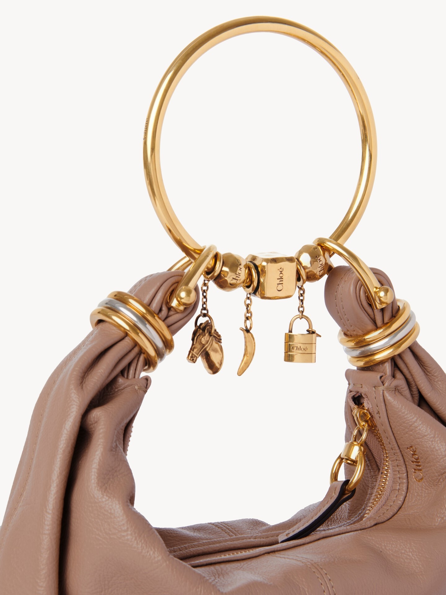 Petit sac hobo Bracelet bag en cuir grain&eacute; - 8