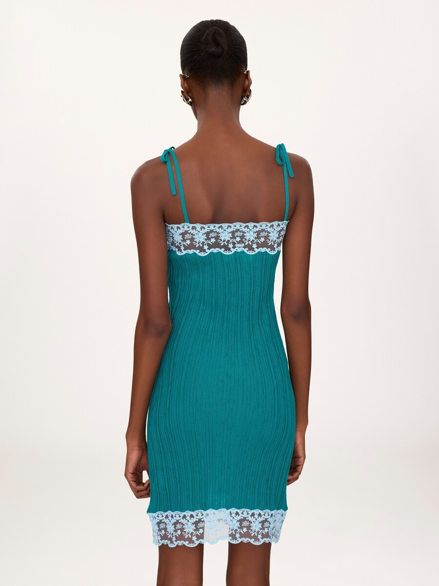 K&ouml;rperbetontes &auml;rmelloses Minikleid aus Wollstrick und Spitze - 6