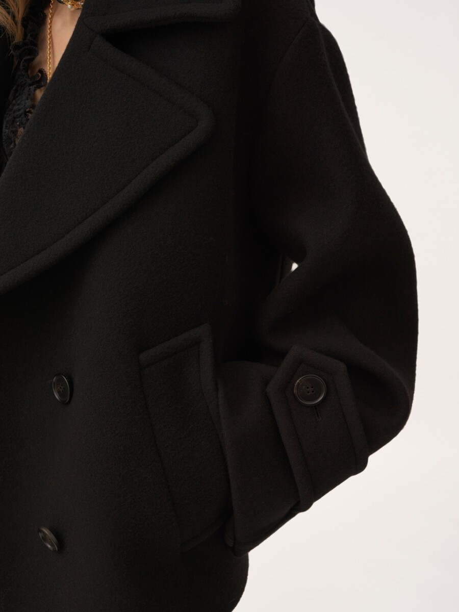 Kurzer Oversize-Mantel aus Wolle - 7