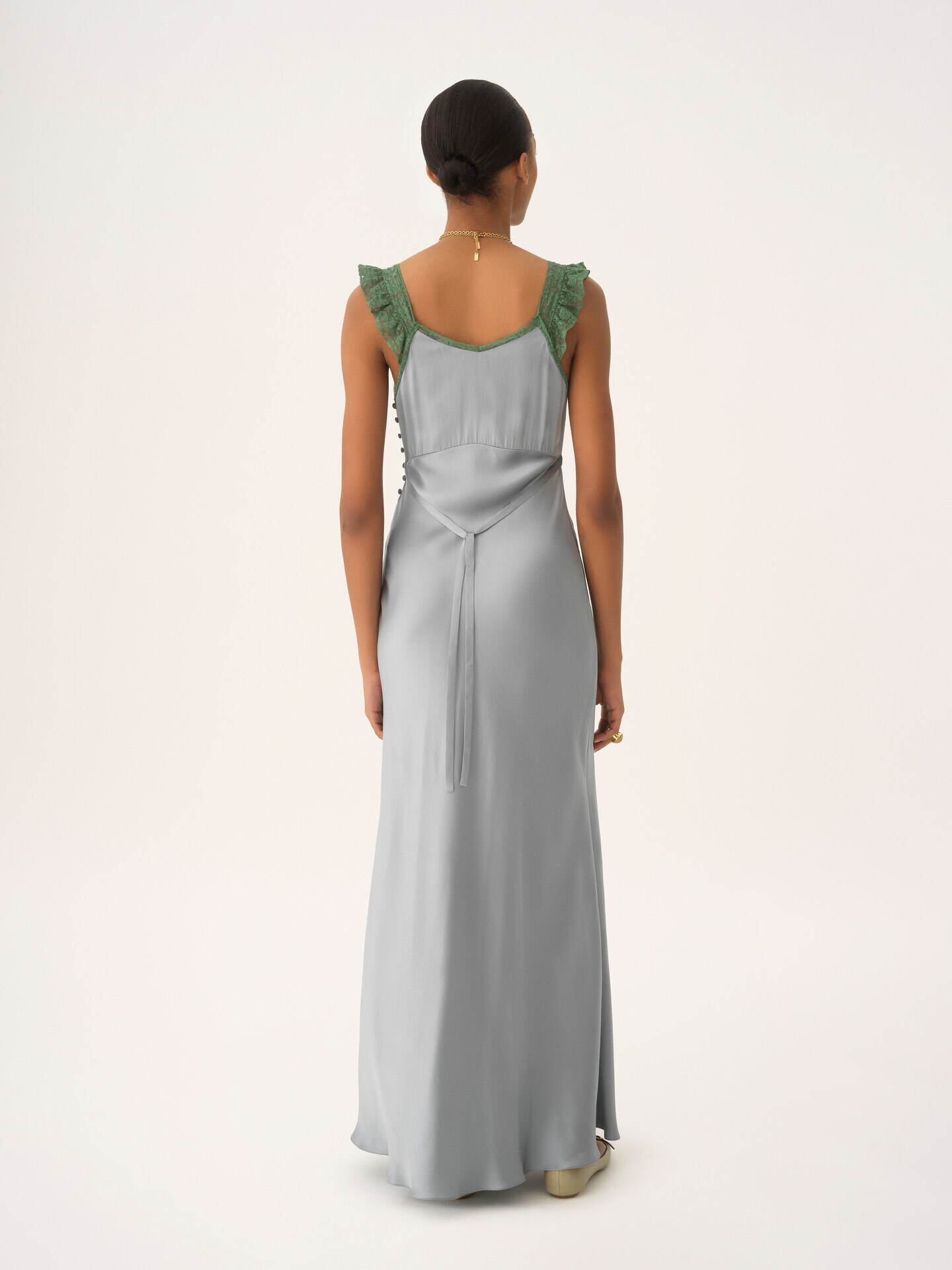 Robe colonne sans manches en satin de soie lav&eacute; et dentelle - 6