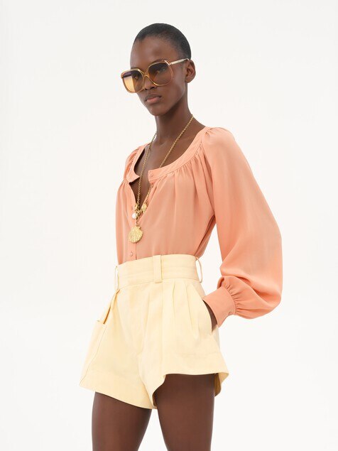 Blusa de crep&eacute; de China con cuello redondo