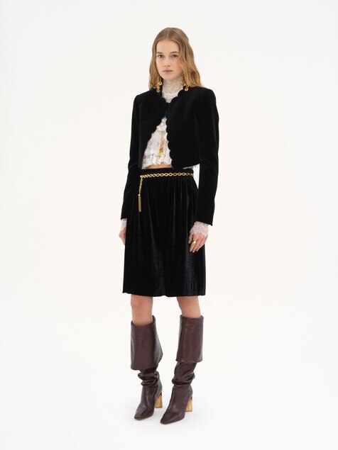 Chaqueta Spencer festoneada de terciopelo