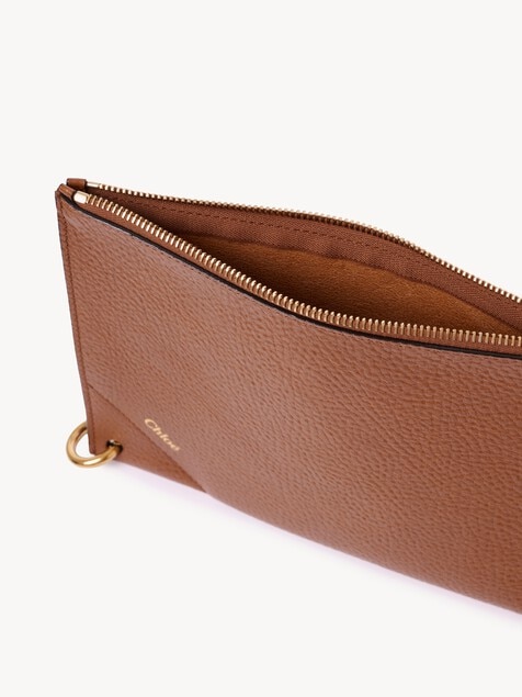 Chlo&eacute; Spin zipped pouch in grained leather