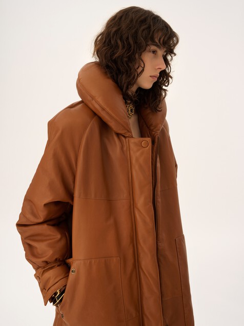 Long puffer coat in leather