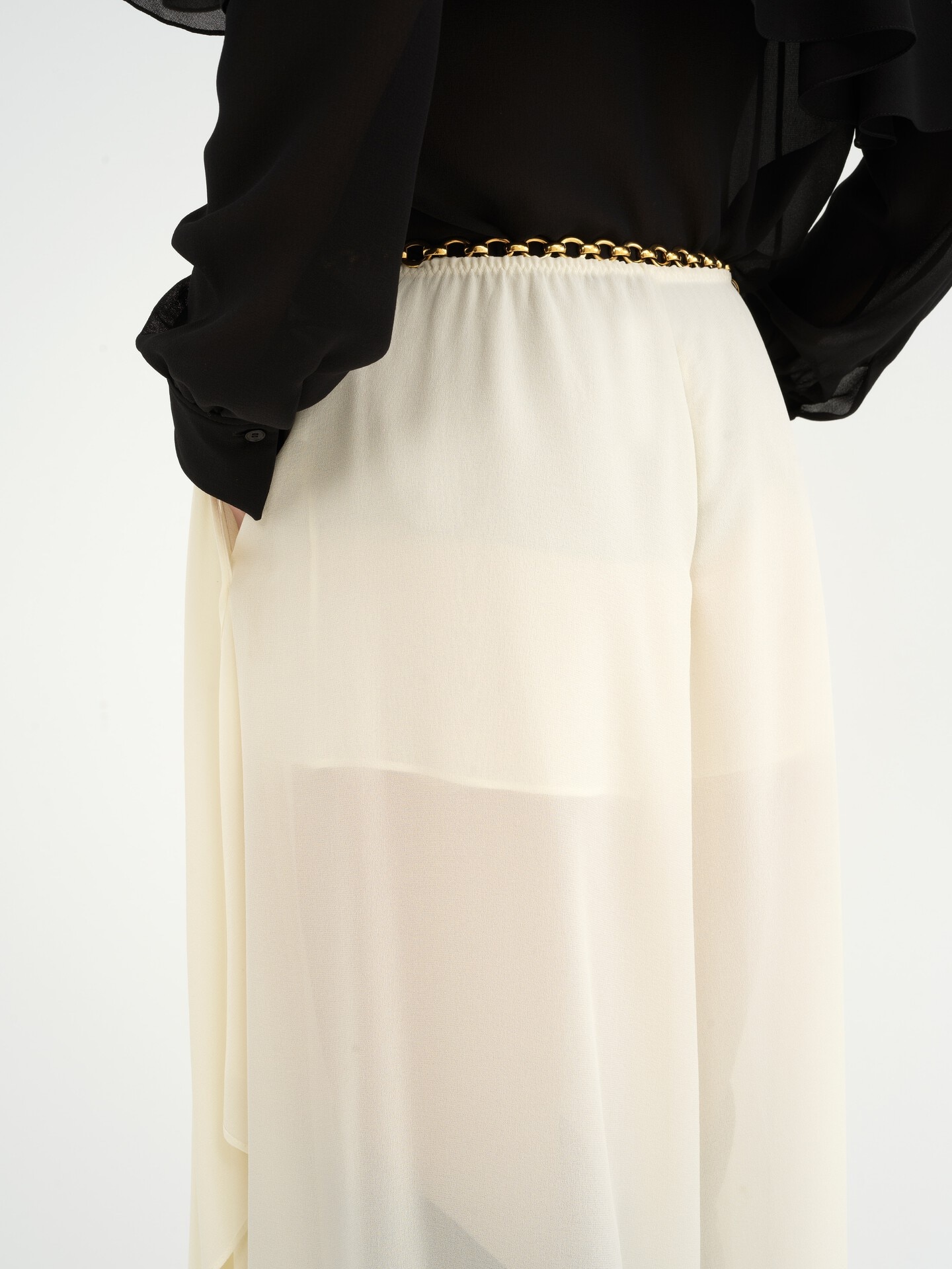 Short fluide volant&eacute; en georgette de soie - 7