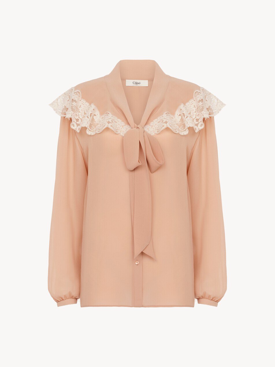 Blouse lavalli&egrave;re fronc&eacute;e en georgette de soie et dentelle