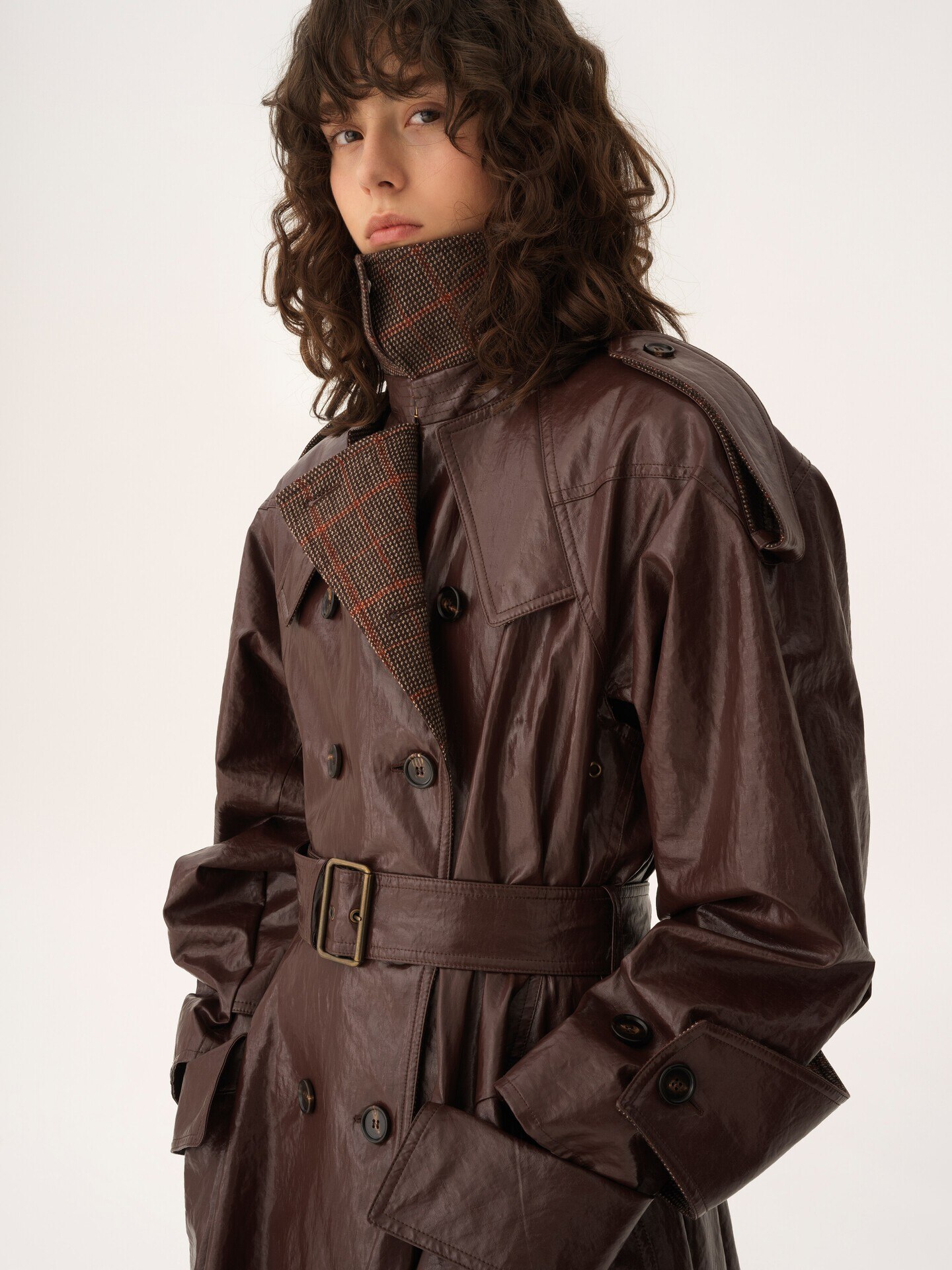 Double-breasted long riding coat in coated linen - 8