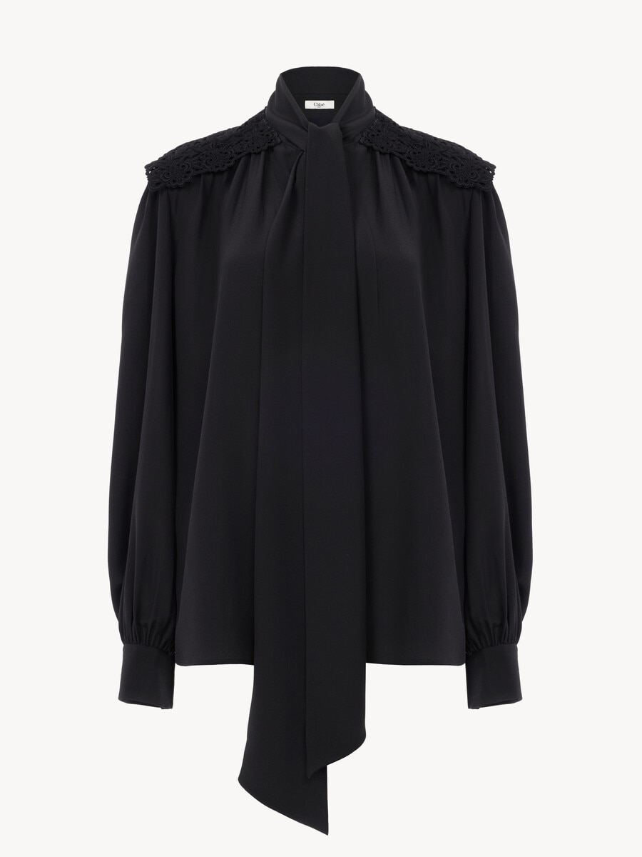 Blusa con pa&ntilde;uelo anudado fruncida de crep&eacute; de seda china con encaje - 2