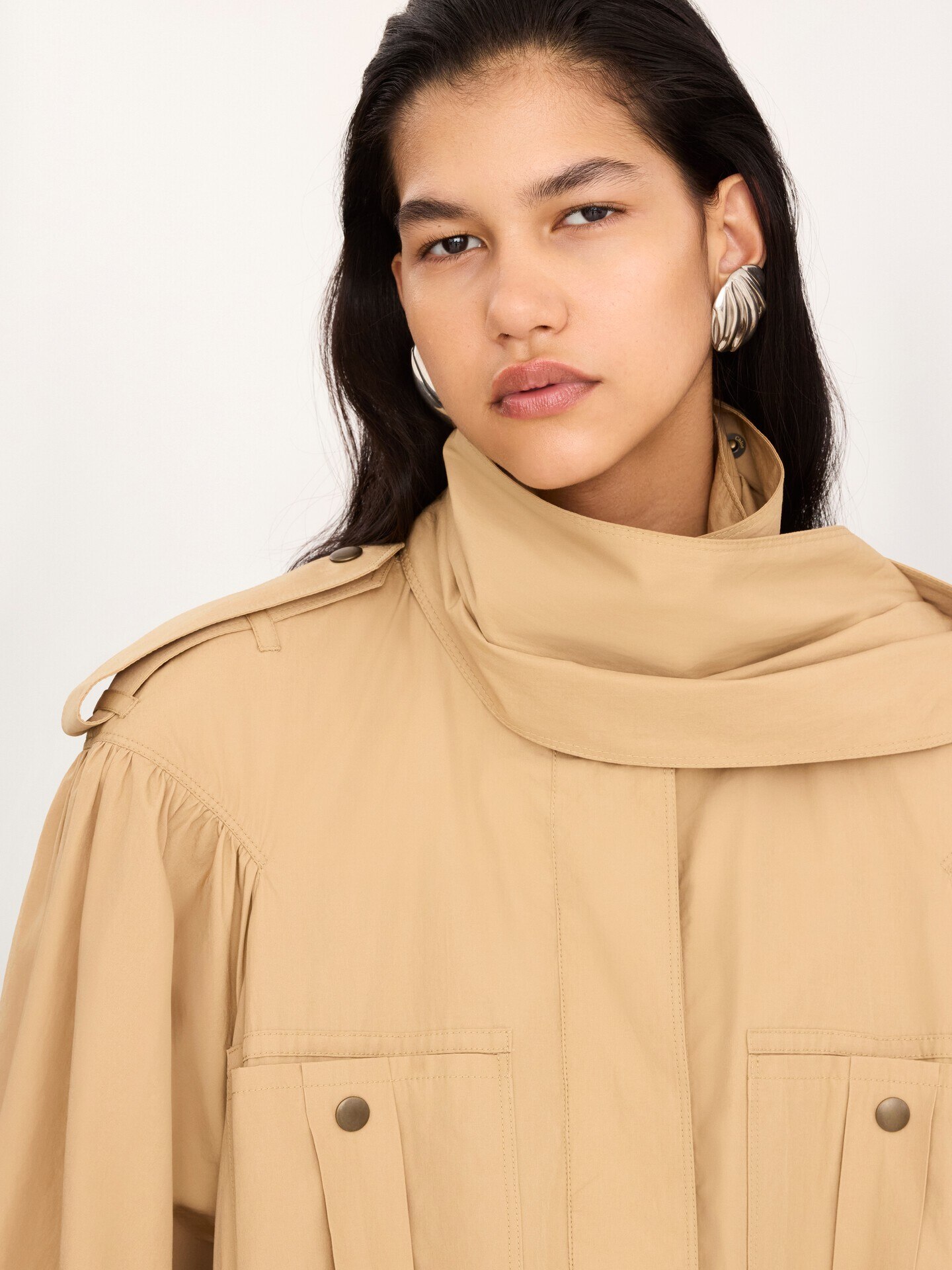 High-neck gathered trench coat in cotton poplin - 7