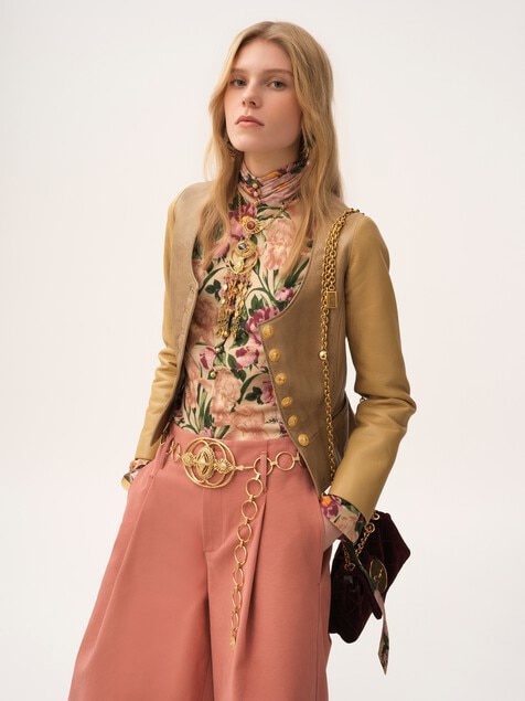 Veste cintr&eacute;e &agrave; encolure arrondie en cuir