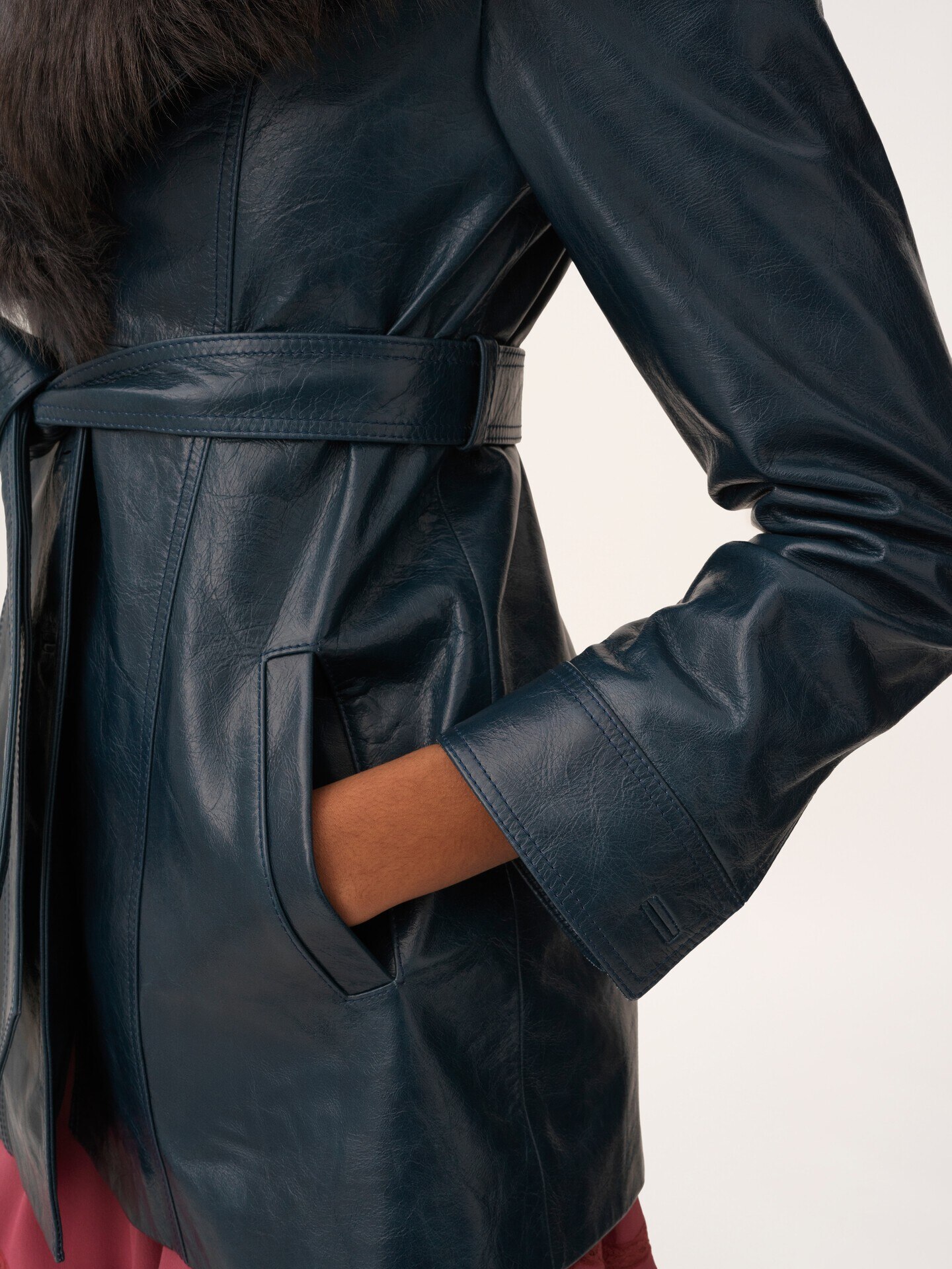 Manteau court en cuir - 7