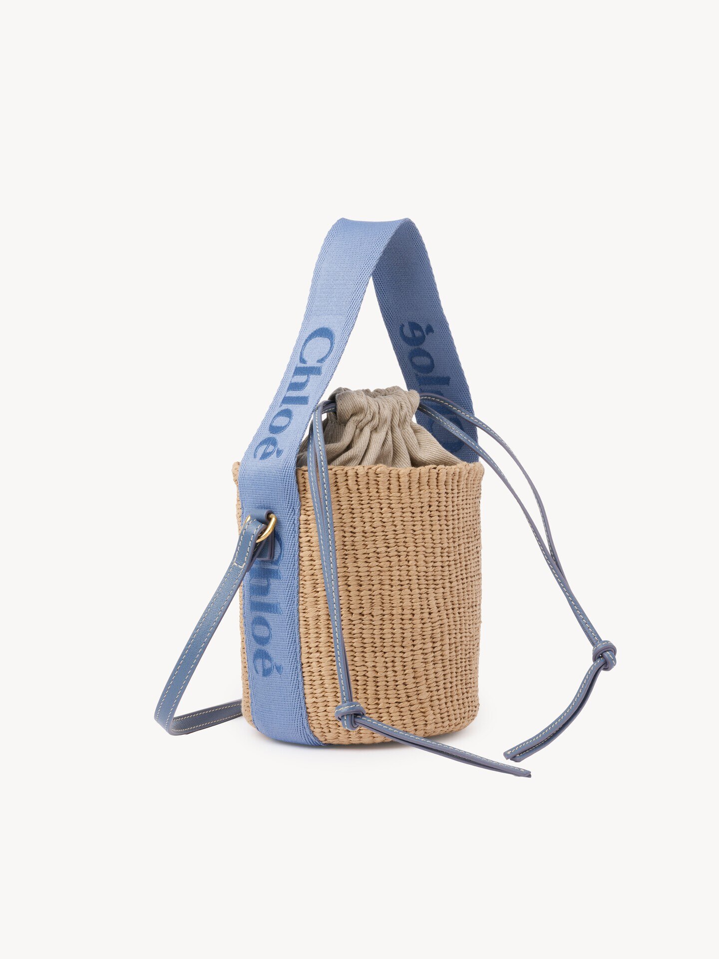 ナチュラルファイバー製Woodyスモールバスケットバッグ 青 - Chloé