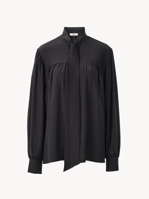 Blouse lavalli&egrave;re large fronc&eacute;e en cr&ecirc;pe de chine