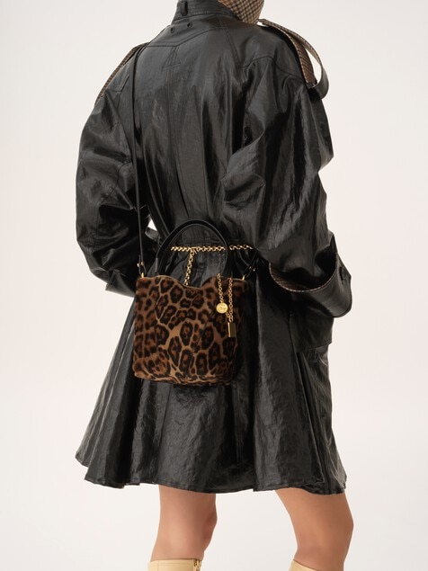 Bolso tote peque&ntilde;o Chlo&eacute; Spin de cuero de borrego con estampado de leopardo