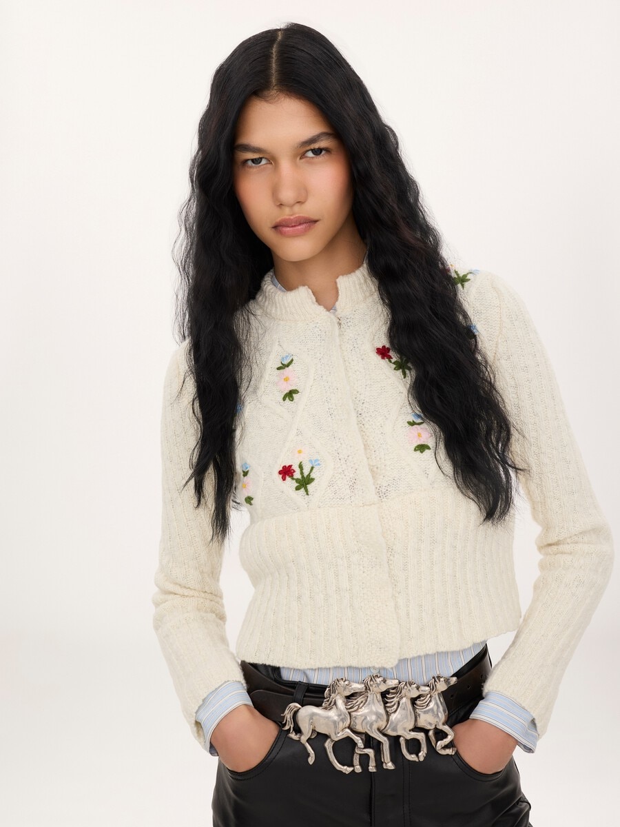 Fitted cardigan in a wool knit - 3