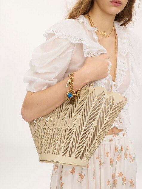 Bolso cesta Chlo&eacute; Soleil de charol de becerro