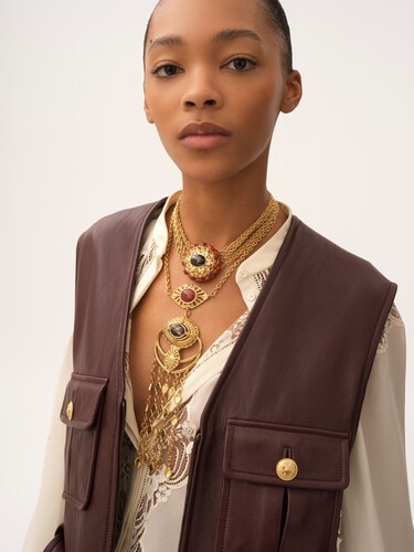 Utilitarian vest in leather - 6