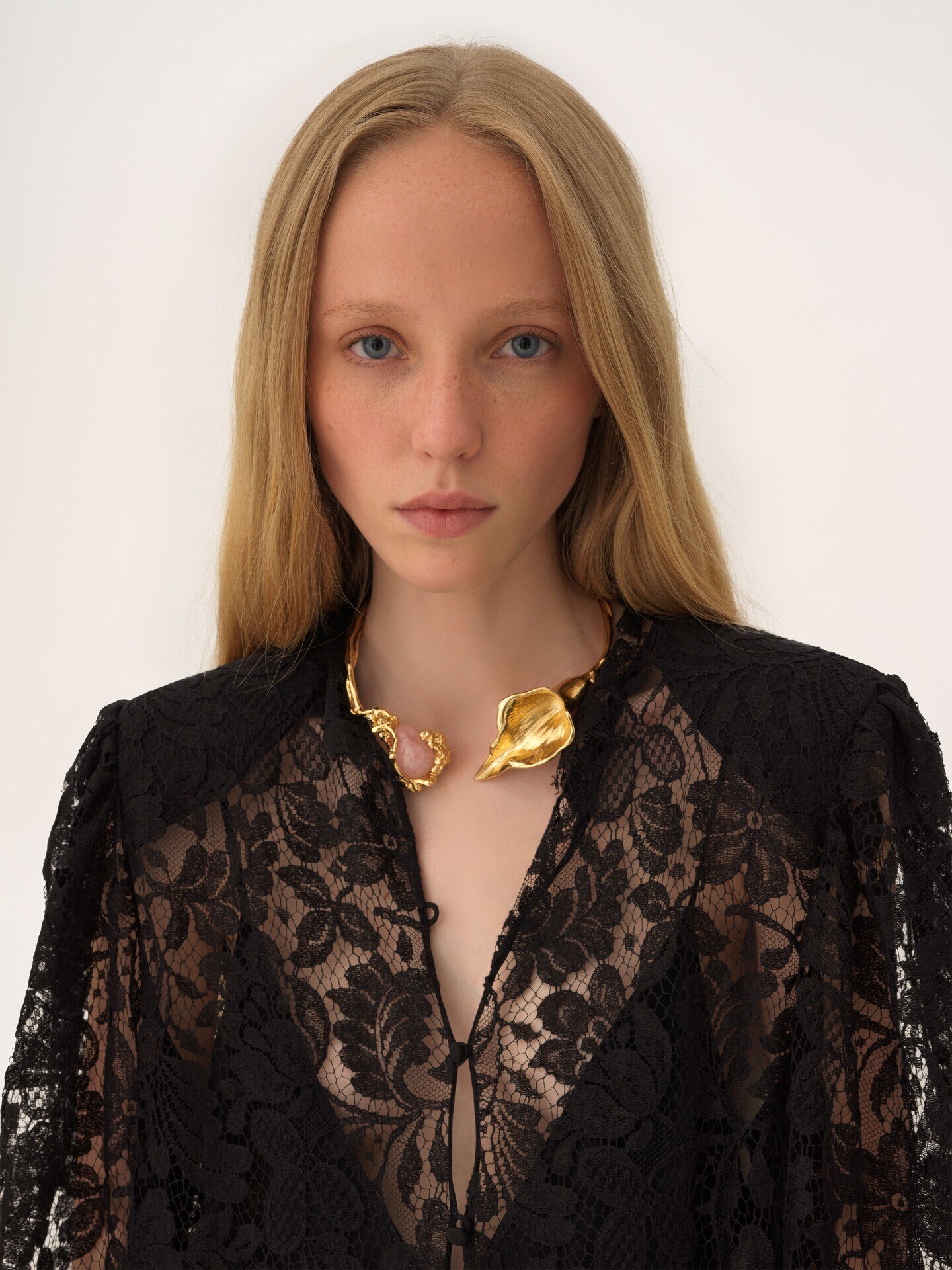 Lang&auml;rmeliges Minikleid aus Spitze - 7