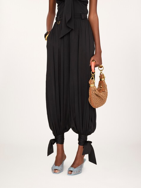 Pleated flowy trousers in cr&ecirc;pe de chine