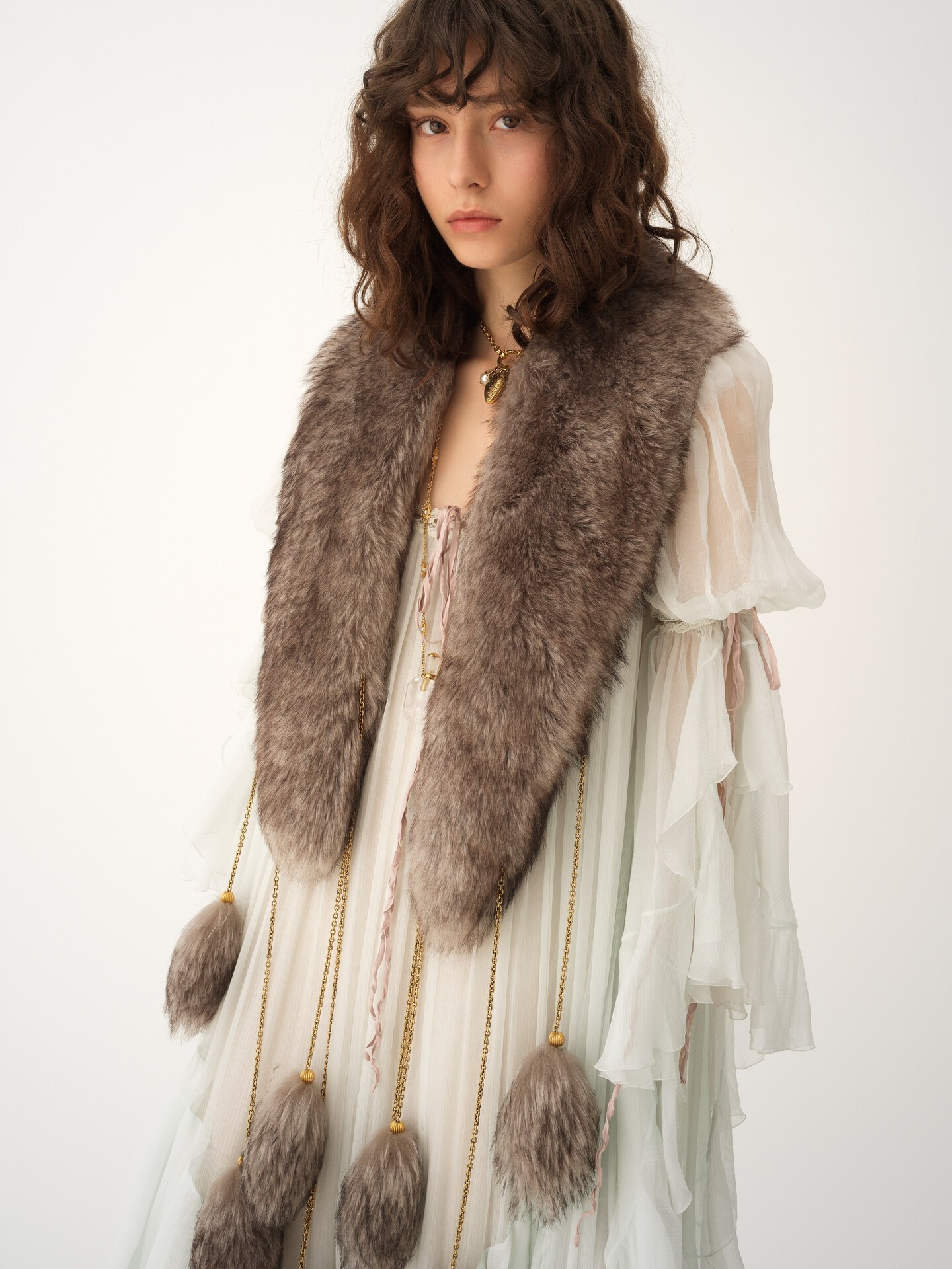 The Treasure Tails scarf in shearling - 4