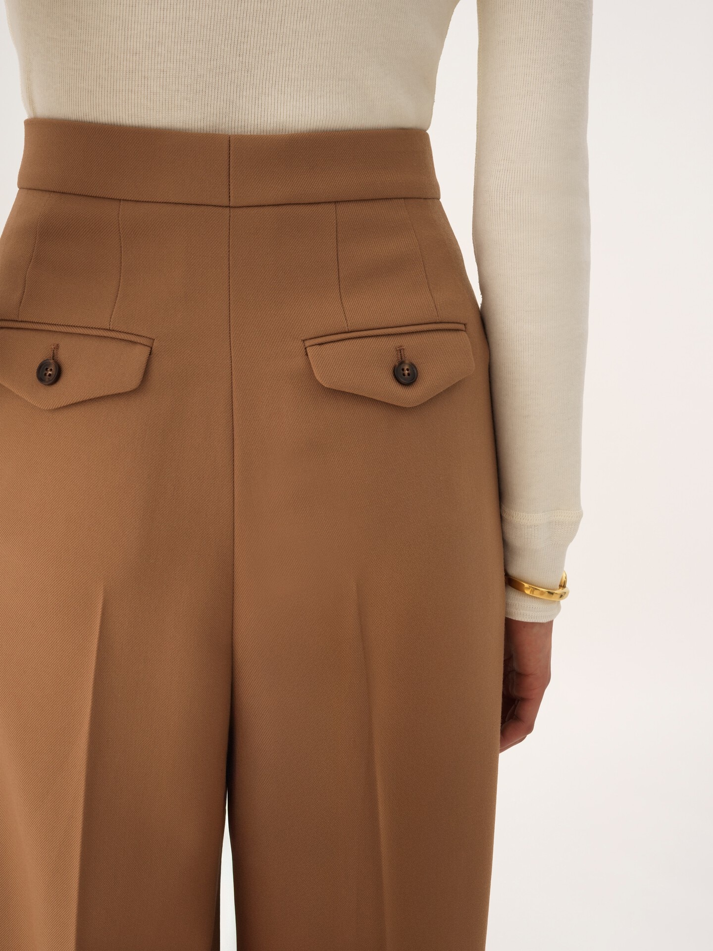 Hochtaillierte geraffte Hose aus Wollgabardine - 8