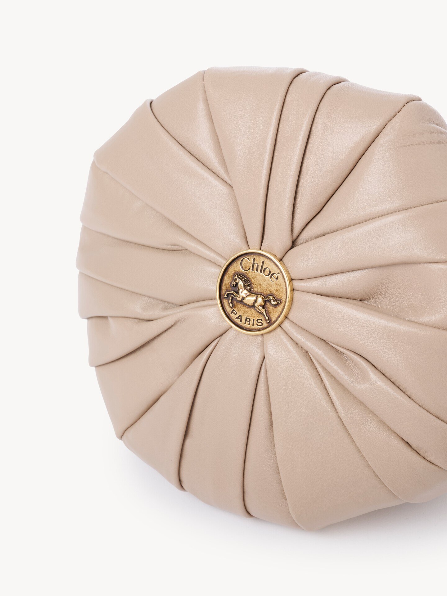 Chlo&eacute; Pliss&eacute; Schultertasche mit Kette aus plissiertem Leder - 7