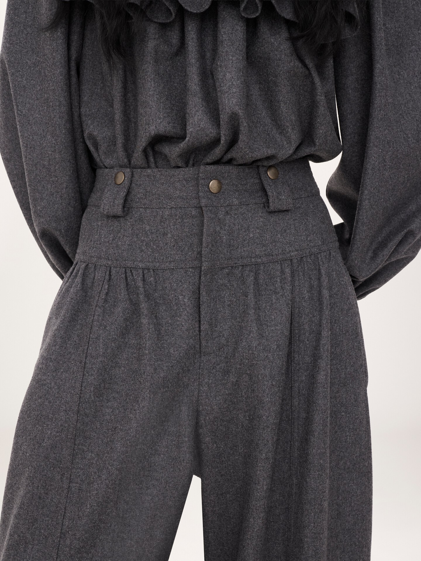 High-rise barrel pants in wool & cashmere flannel - 4.0