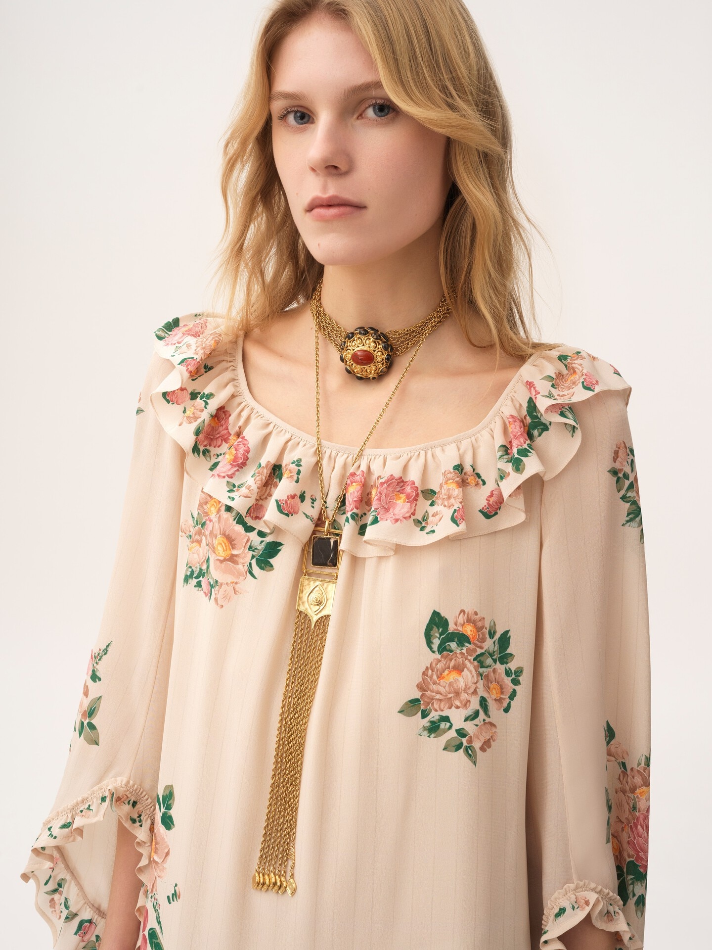 Square-neck ruffled long dress in crêpe de chine - 4