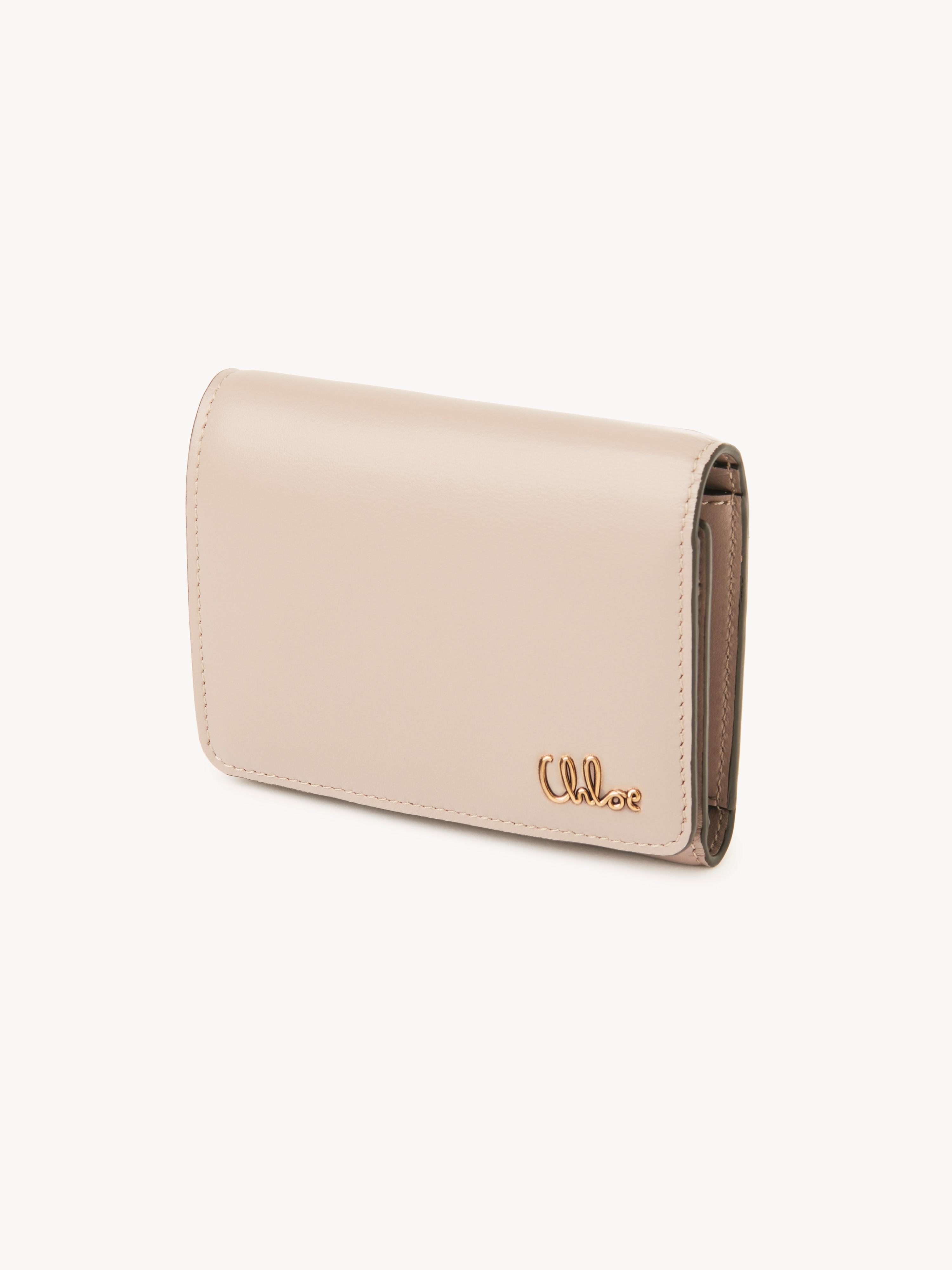 Cartera Chlo&eacute; Iconic peque&ntilde;a con ranuras para tarjetas de cuero brillante - NaN