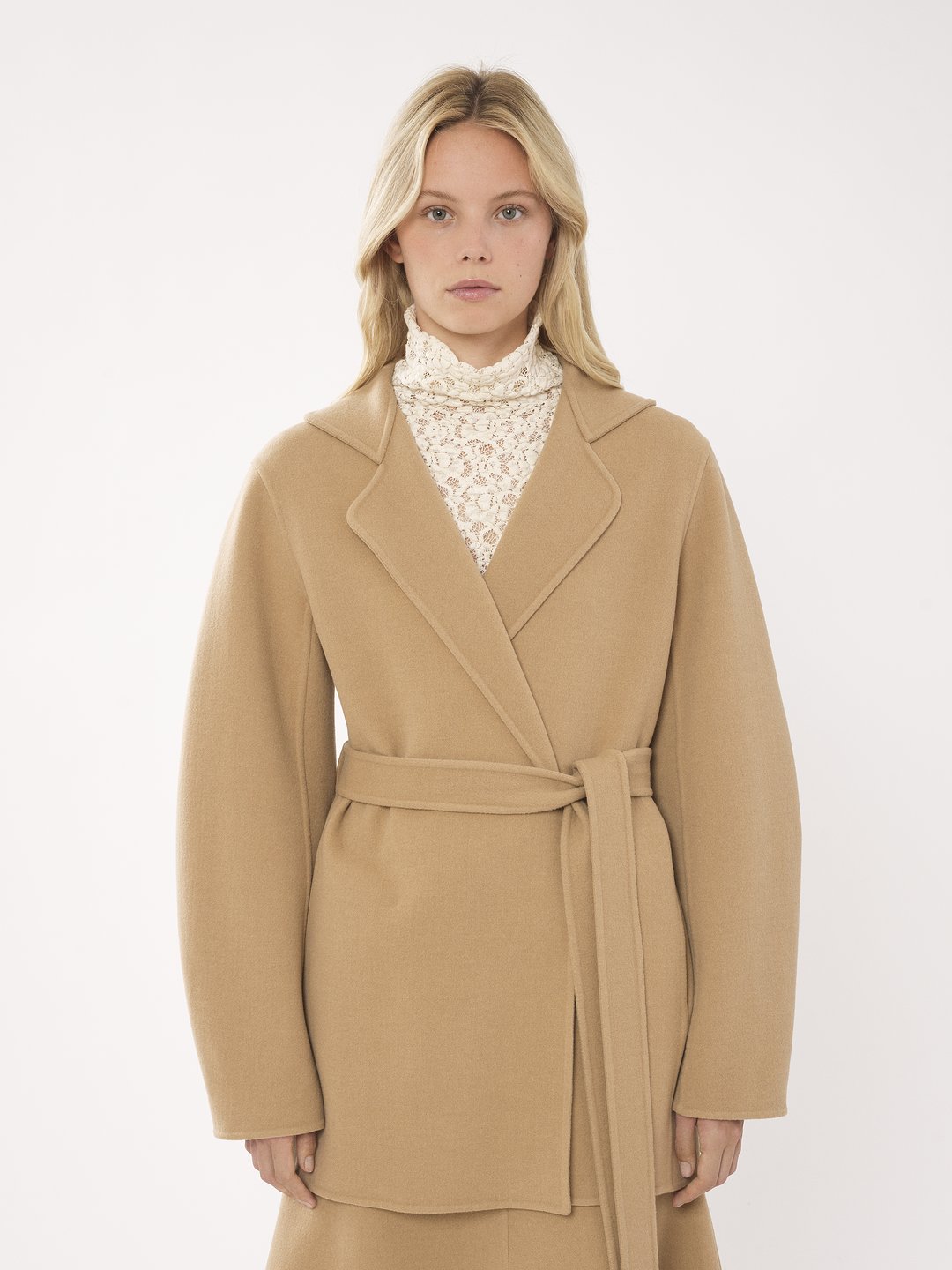 Chloé Short Belted Coat Women's Beige Size 4 70% Wool, 30% Cashmere, Horn Bubalus Bubalis, Farmed, Coo India