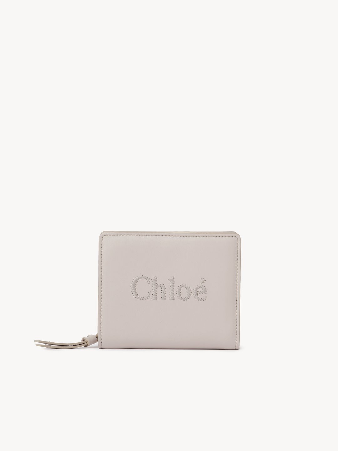 女性におすすめの人気ブランドが仕立てる可愛いレディースミニ財布はChloeのchloé sense コンパクトウォレット