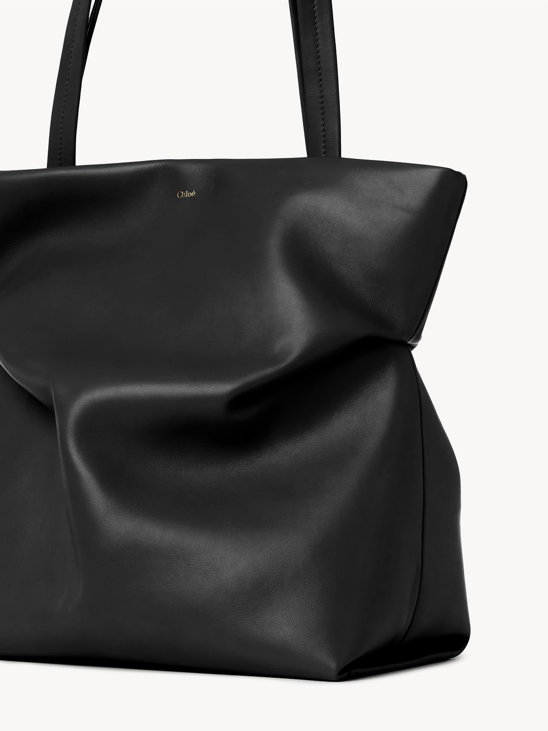 カラーブラックchloé Judy East West Tote Bag /Black