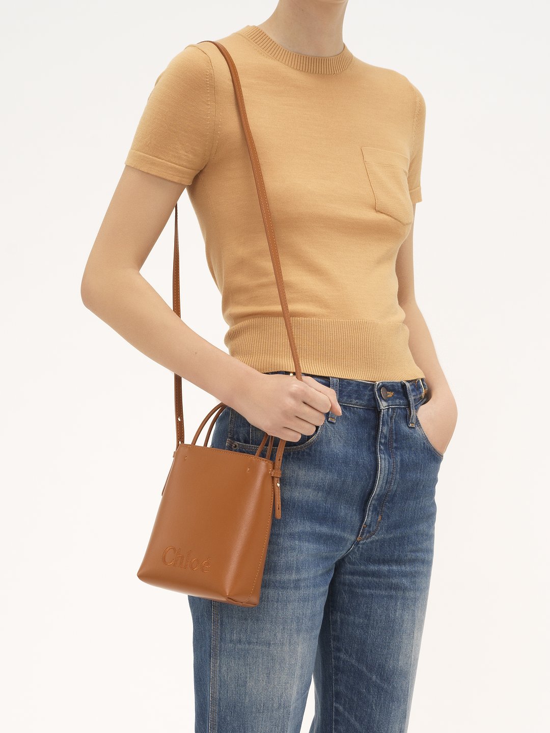 Woman WHITE T Timeless Bucket Bag in Leather Micro