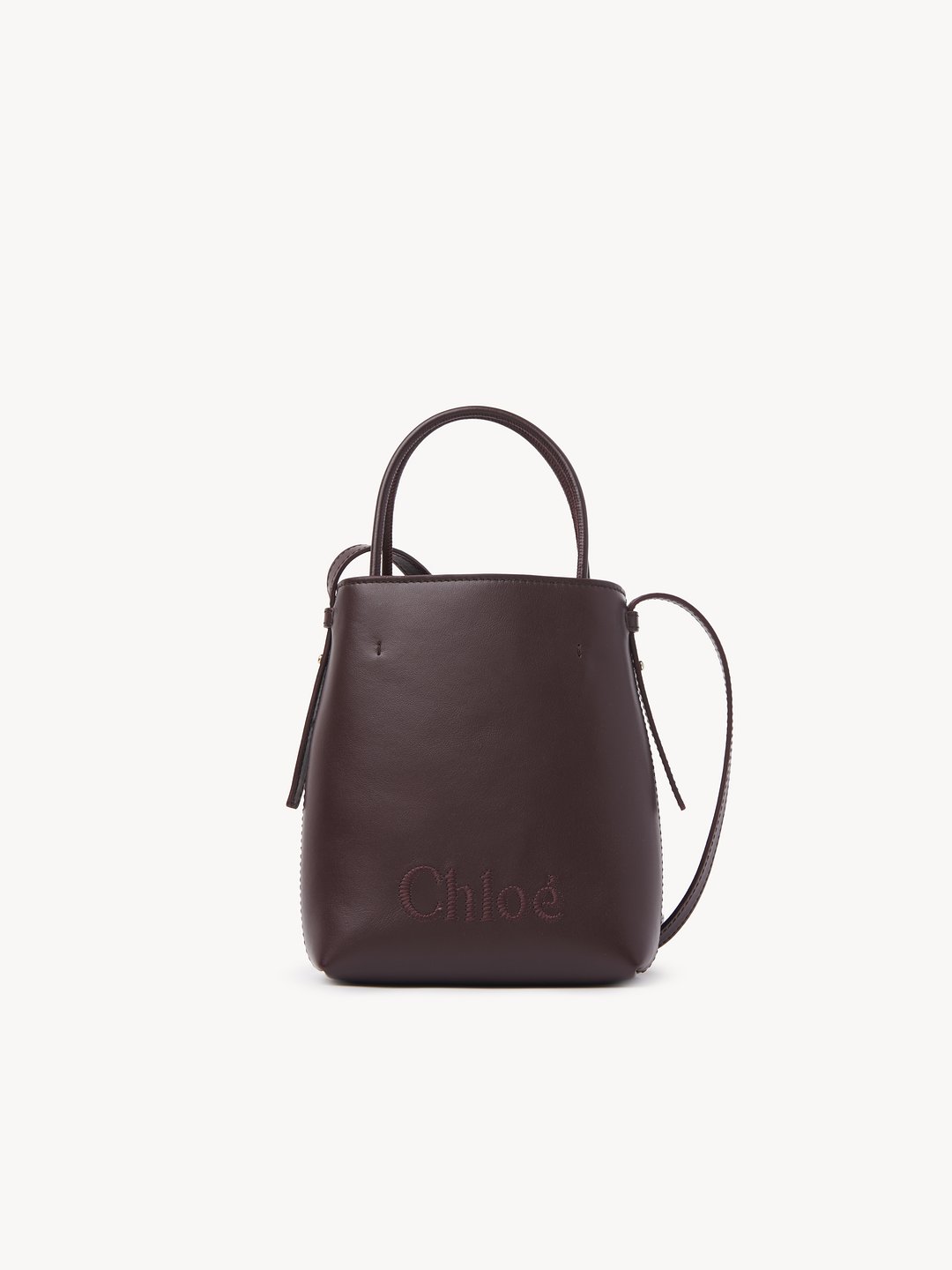 40代女性に人気の定番バッグブランドは、クロエのchloé senseマイクロトートバッグ